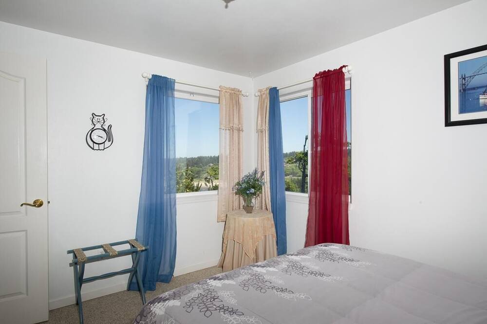 Photo of Bedroom in Seal Rock