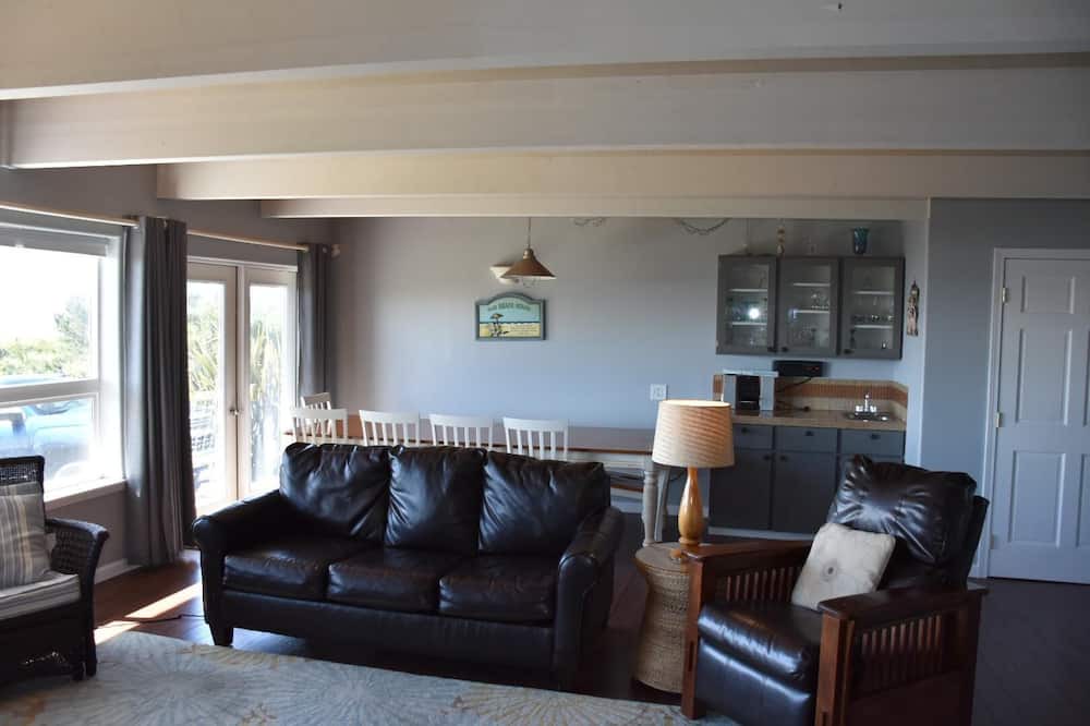 Photo of Livingroom in Rockaway Beach