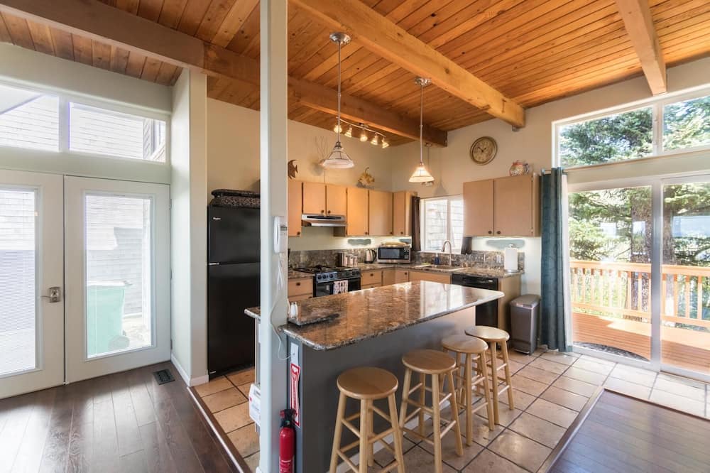 Photo of Kitchen in Rockaway Beach