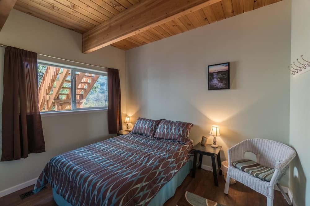 Photo of Bedroom in Rockaway Beach