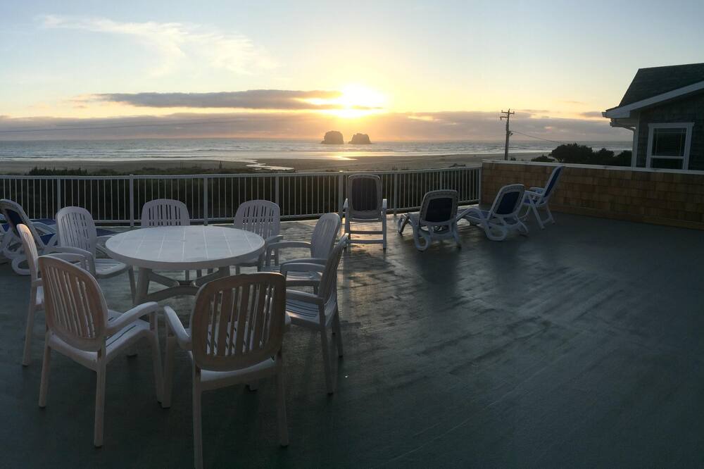 Photo of Patio Balcony in Rockaway Beach