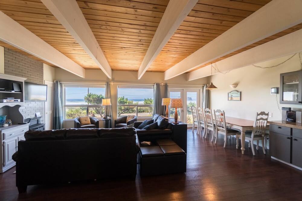 Photo of Livingroom in Rockaway Beach