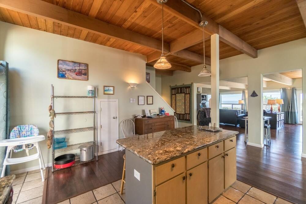 Photo of Kitchen in Rockaway Beach