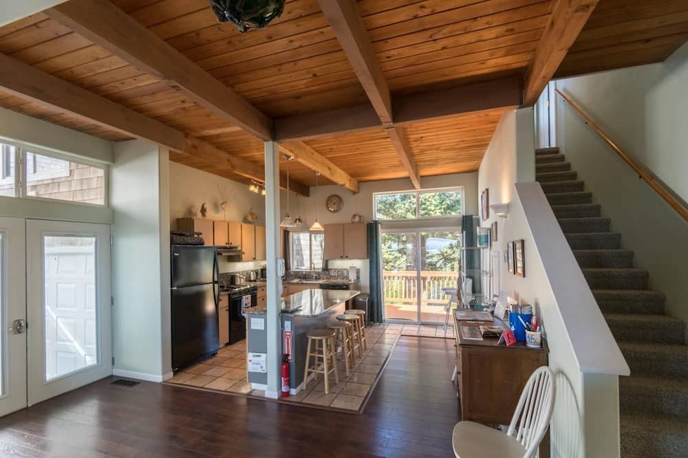 Photo of Livingroom in Rockaway Beach