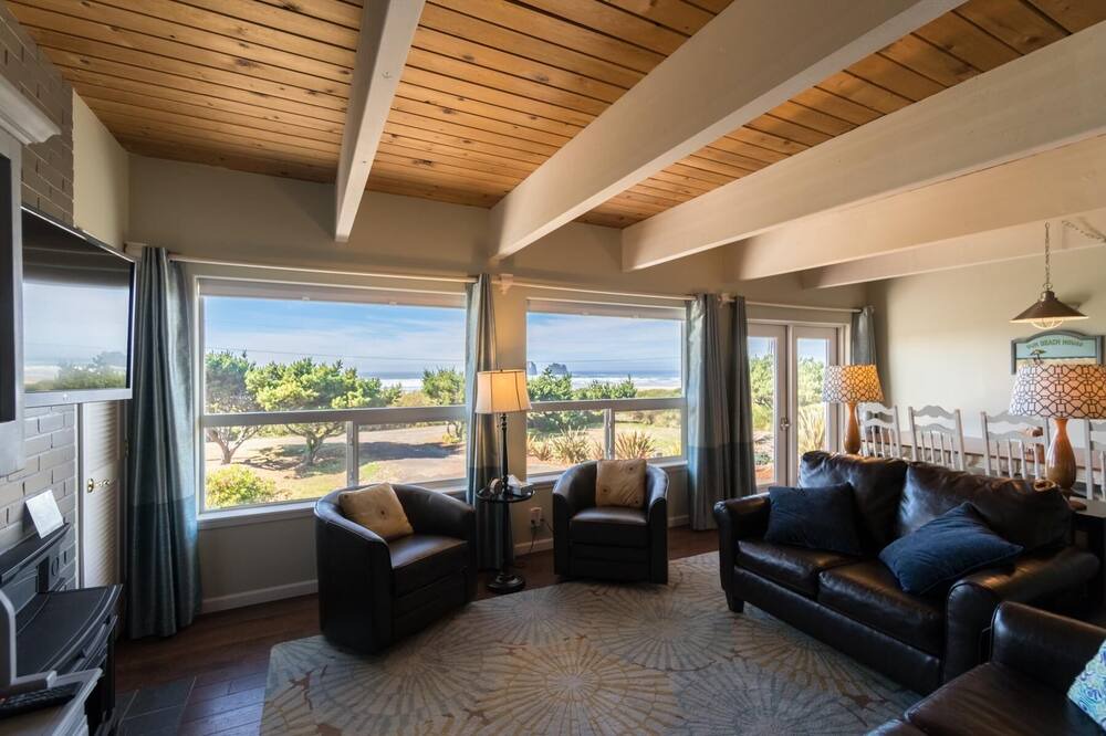 Photo of Livingroom in Rockaway Beach