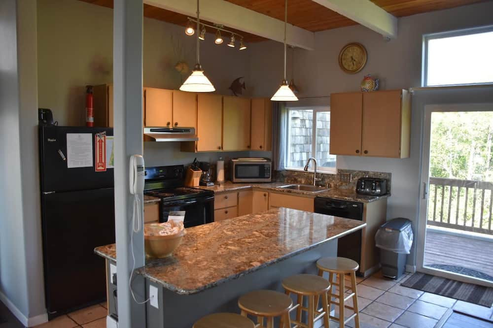 Photo of Kitchen in Rockaway Beach