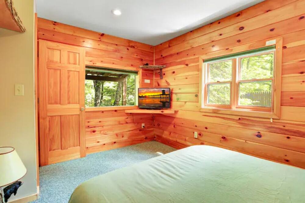Photo of Bedroom in North Creek
