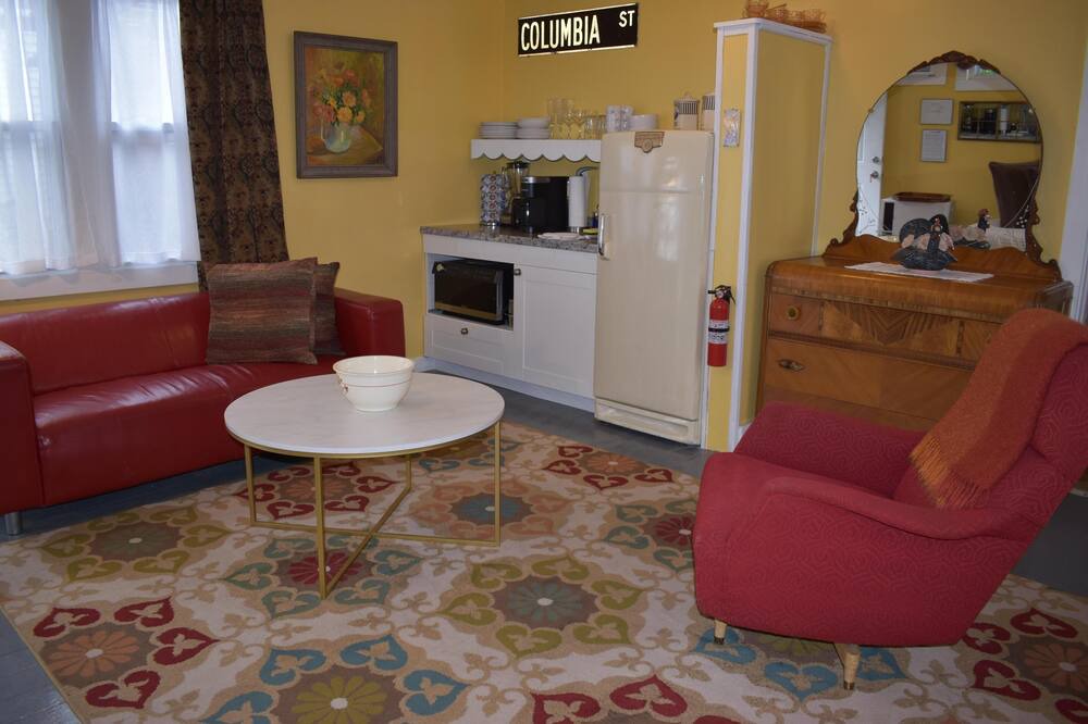 Photo of Livingroom in Jeffersonville