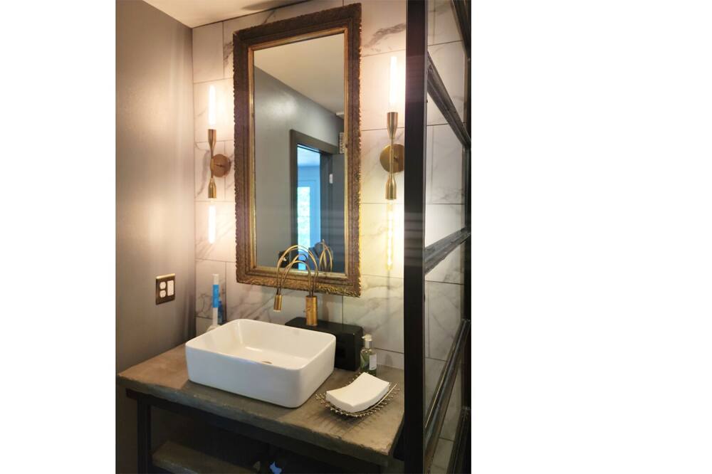 Photo of Bathroom in Flippin