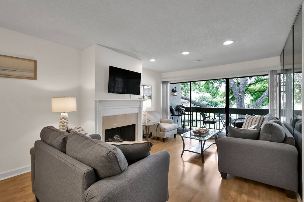 Photo of Livingroom in Walden on Lake Conroe