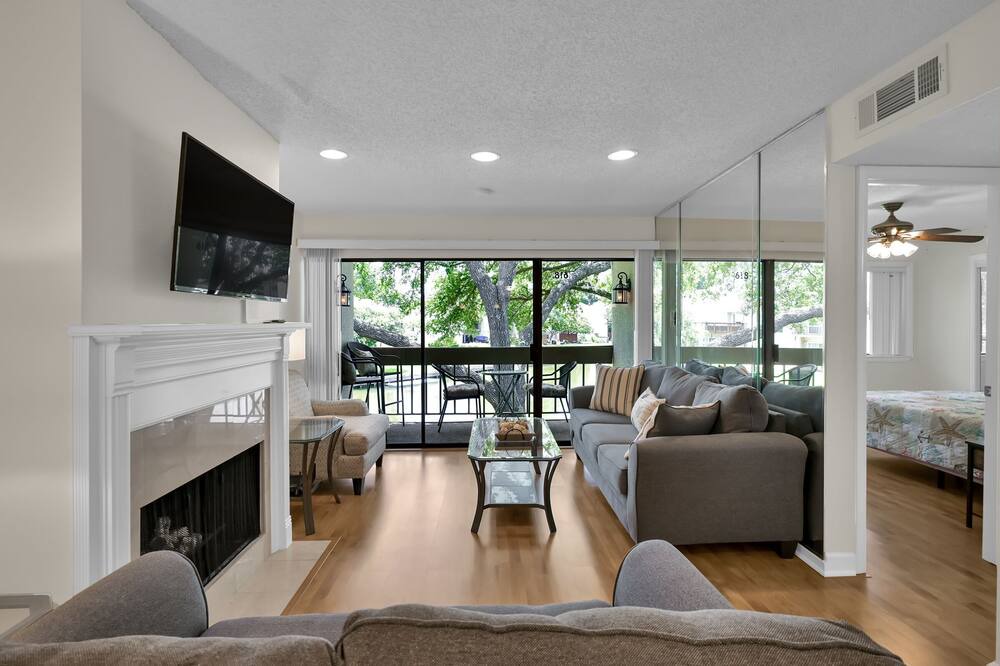 Photo of Livingroom in Walden on Lake Conroe