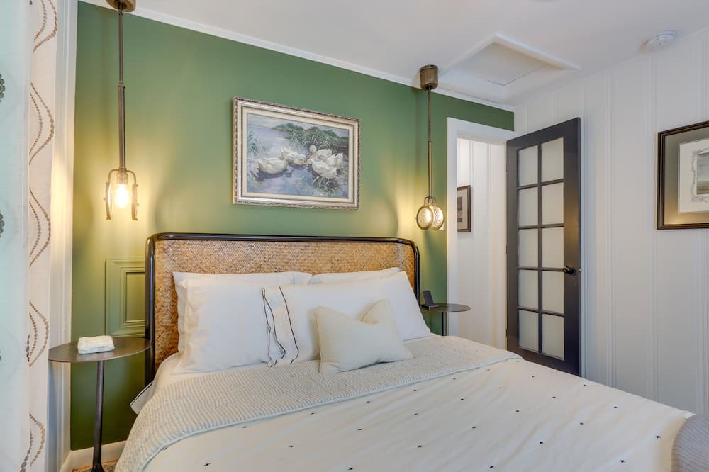 Photo of Bedroom in Bluemont