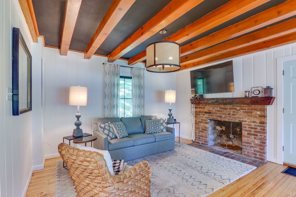 Photo of Livingroom in Bluemont
