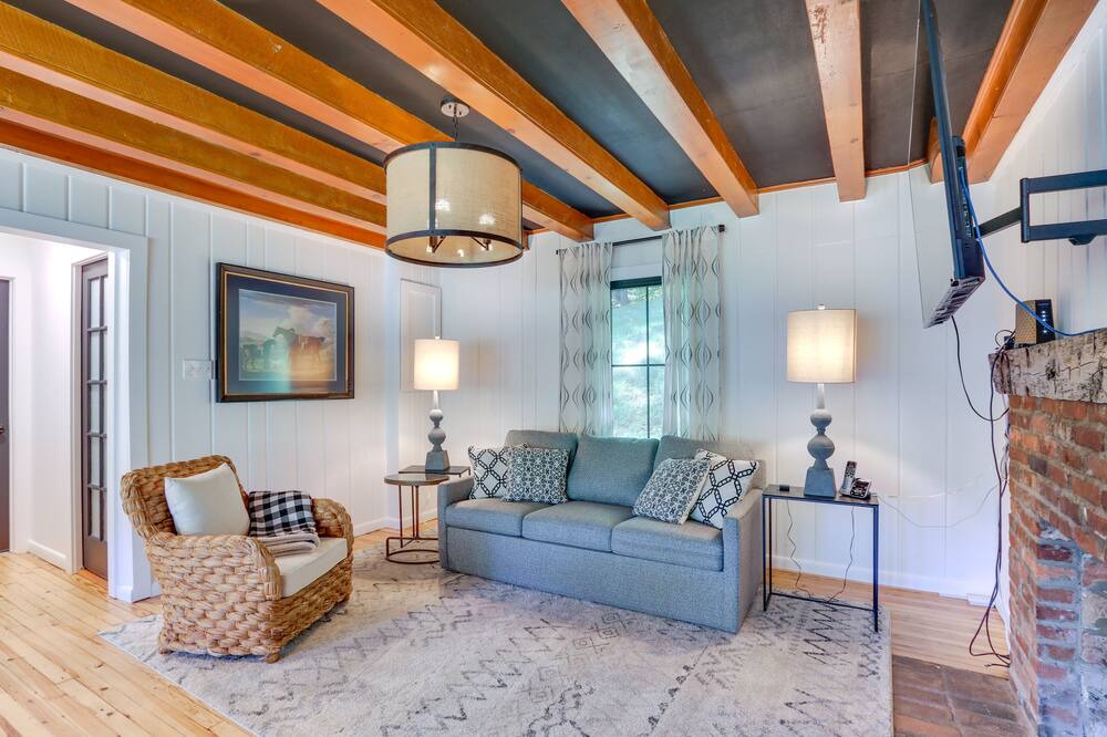 Photo of Livingroom in Bluemont