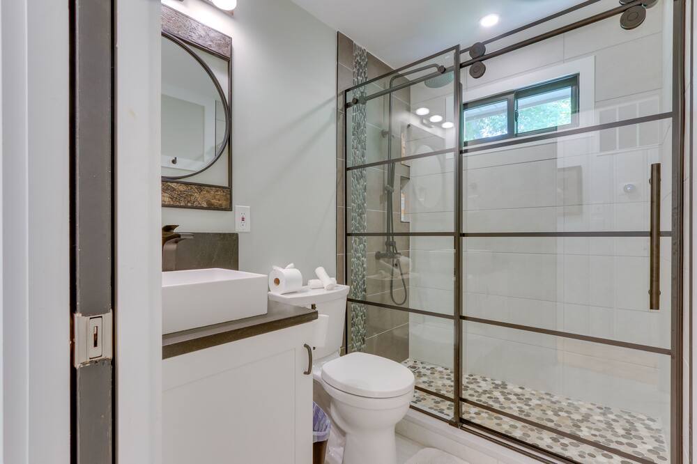 Photo of Bathroom in Bluemont