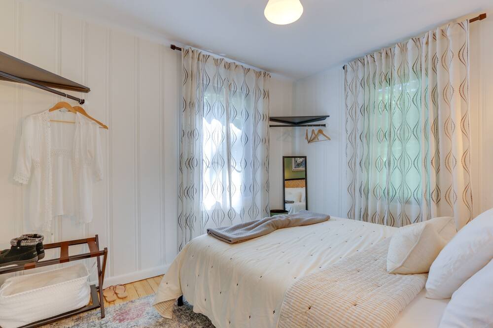 Photo of Bedroom in Bluemont