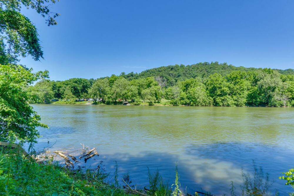 Photo of Others in Bluemont