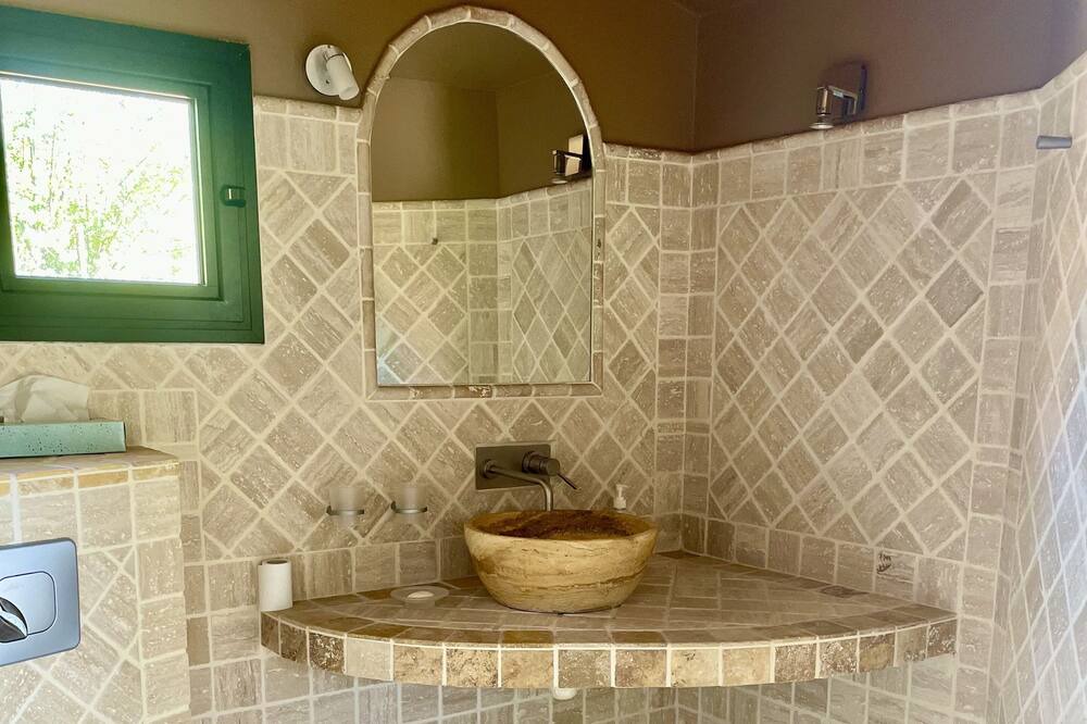 Photo of Bathroom in Chateauneuf-le-Rouge