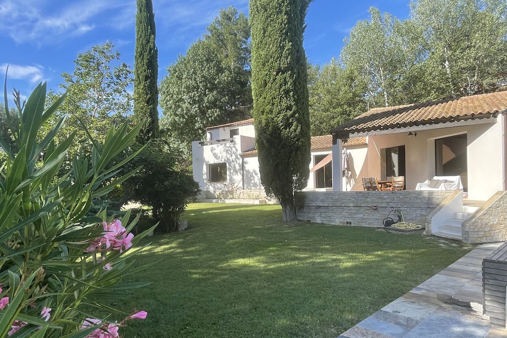 Photo of Outdoor in Chateauneuf-le-Rouge