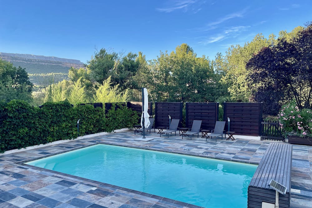 Photo of Outdoor in Chateauneuf-le-Rouge