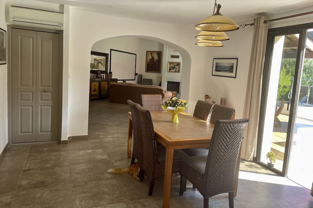 Photo of Others in Chateauneuf-le-Rouge