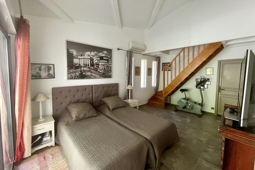 Photo of Bedroom in Chateauneuf-le-Rouge