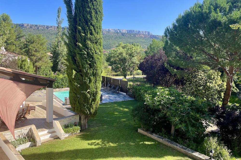 Photo of Outdoor in Chateauneuf-le-Rouge