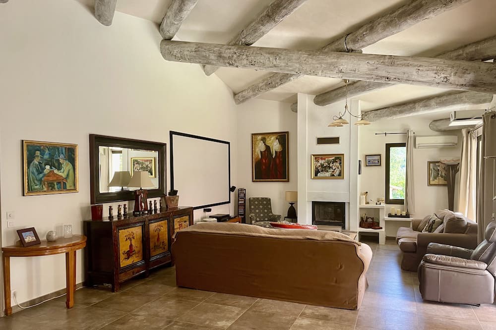 Photo of Others in Chateauneuf-le-Rouge