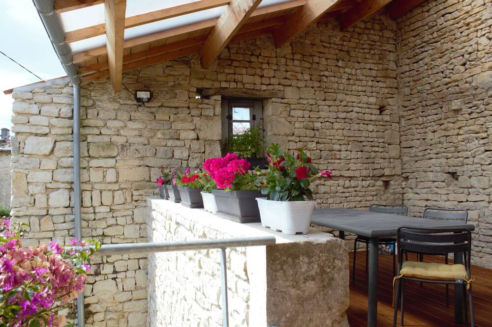 Photo of Patio Balcony in La Villedieu