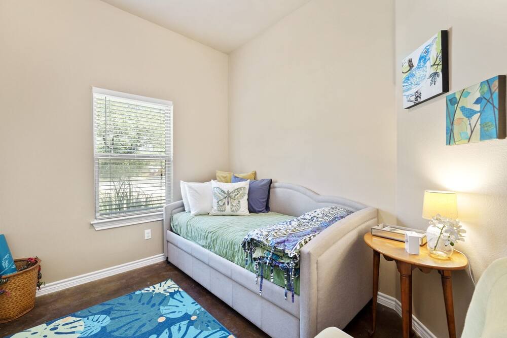 Photo of Bedroom in Apache Shores