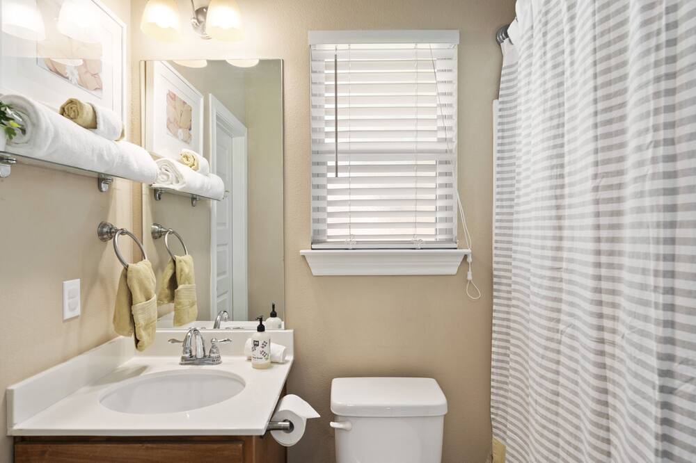 Photo of Bathroom in Apache Shores