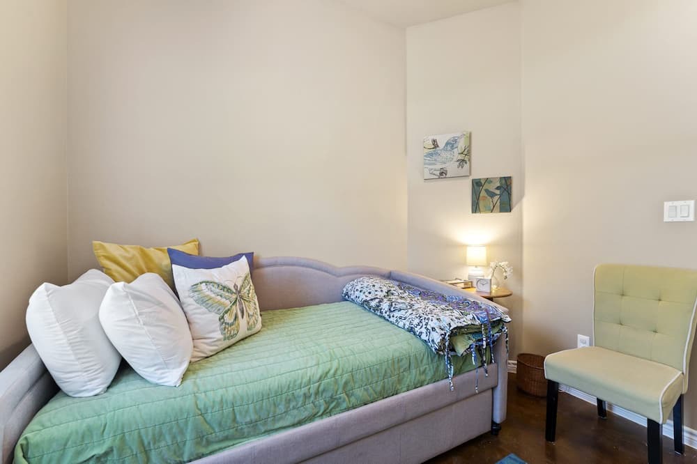 Photo of Bedroom in Apache Shores