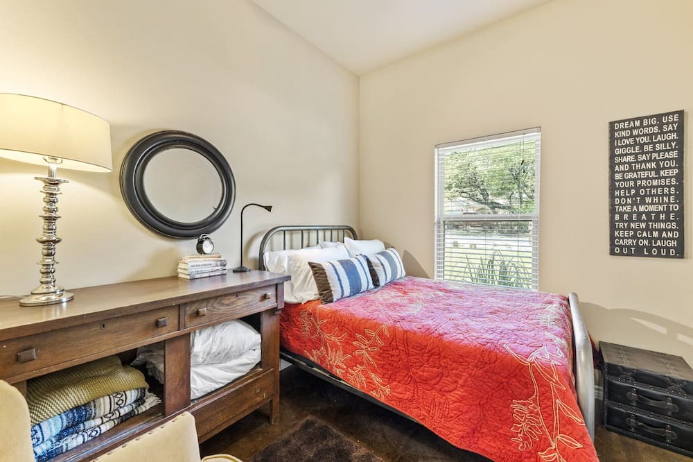 Photo of Bedroom in Apache Shores