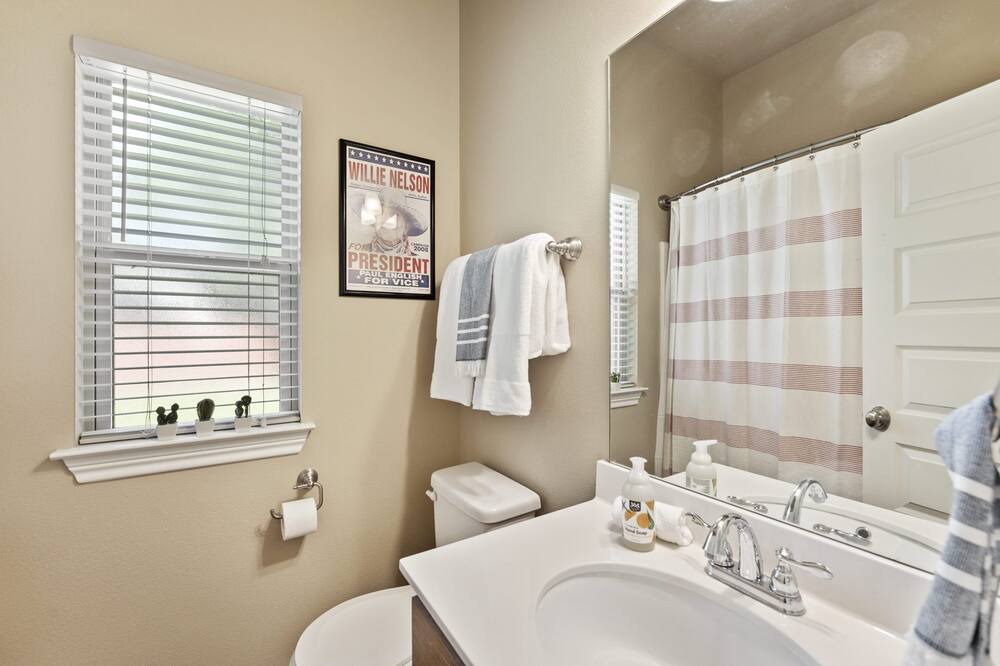 Photo of Bathroom in Apache Shores