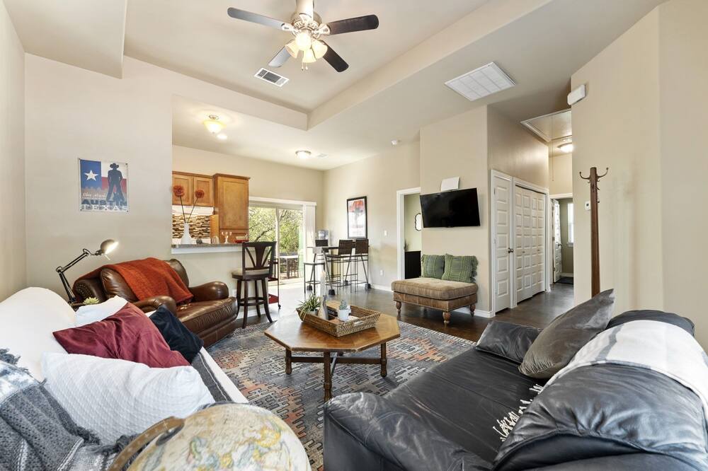 Photo of Livingroom in Apache Shores