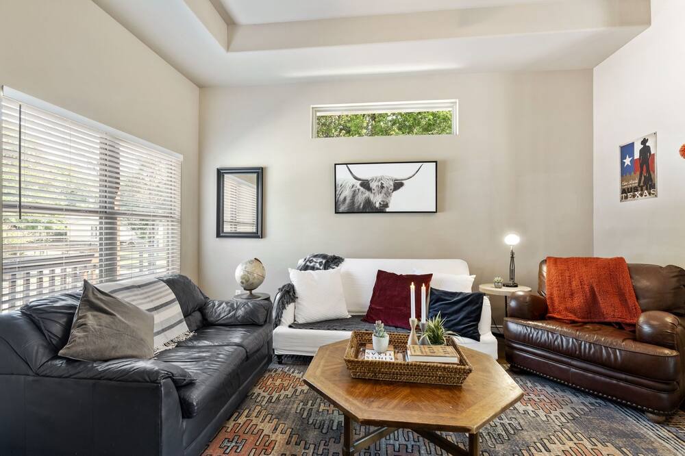 Photo of Livingroom in Apache Shores