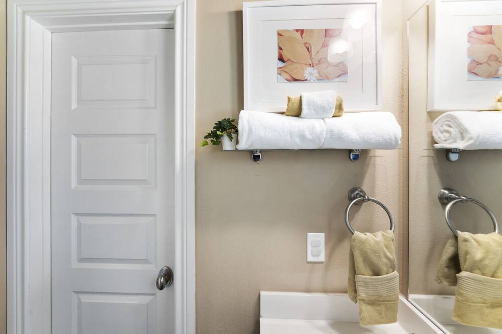 Photo of Bedroom in Apache Shores