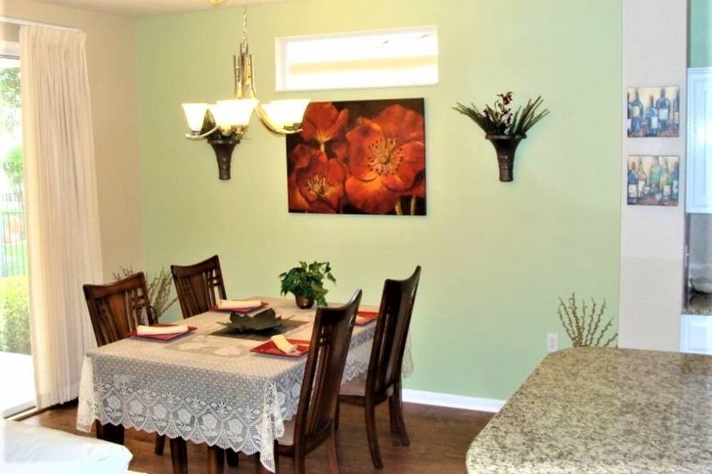 Photo of Livingroom in Sun City