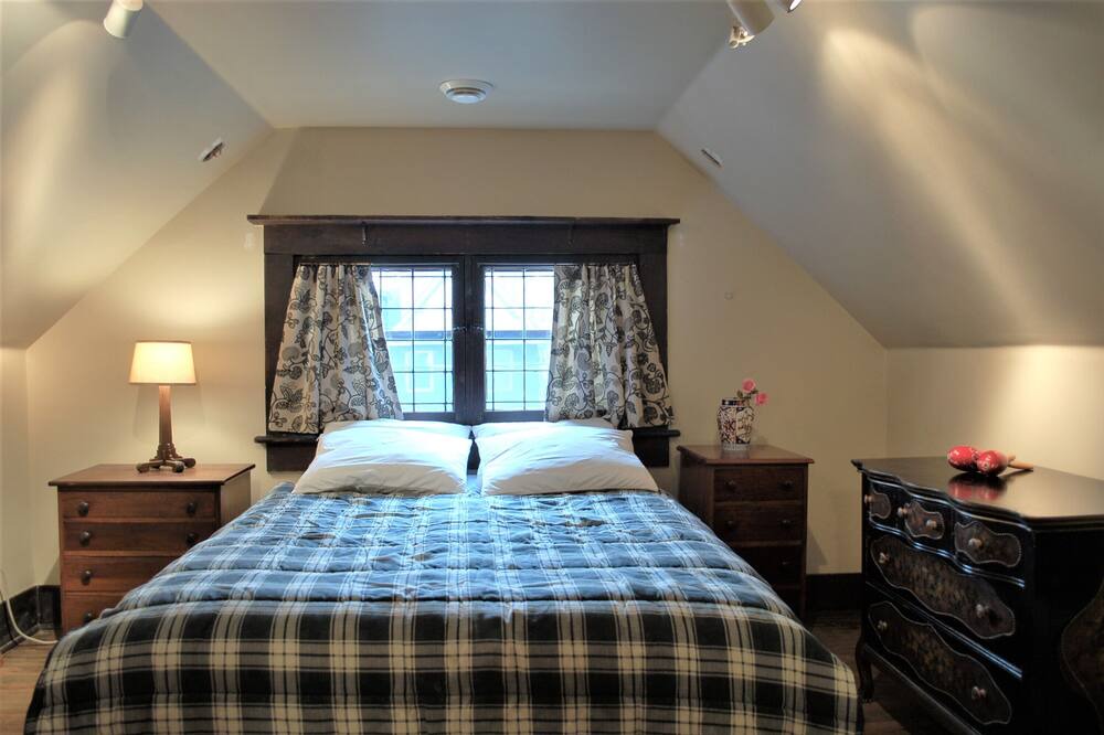 Photo of Bedroom in Riverdale