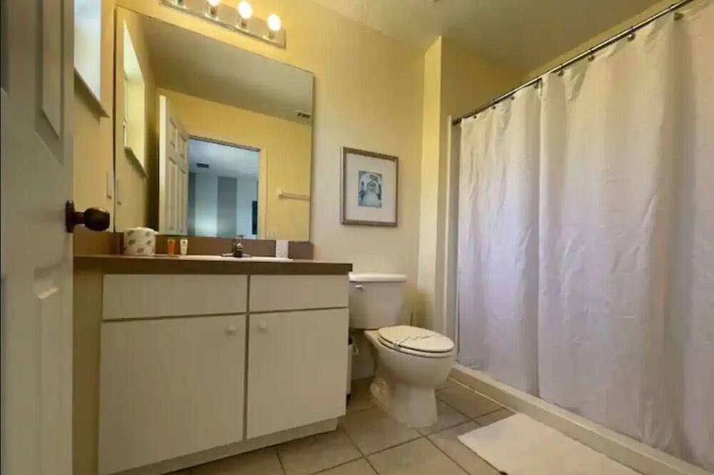 Photo of Bathroom in Lake Berkley