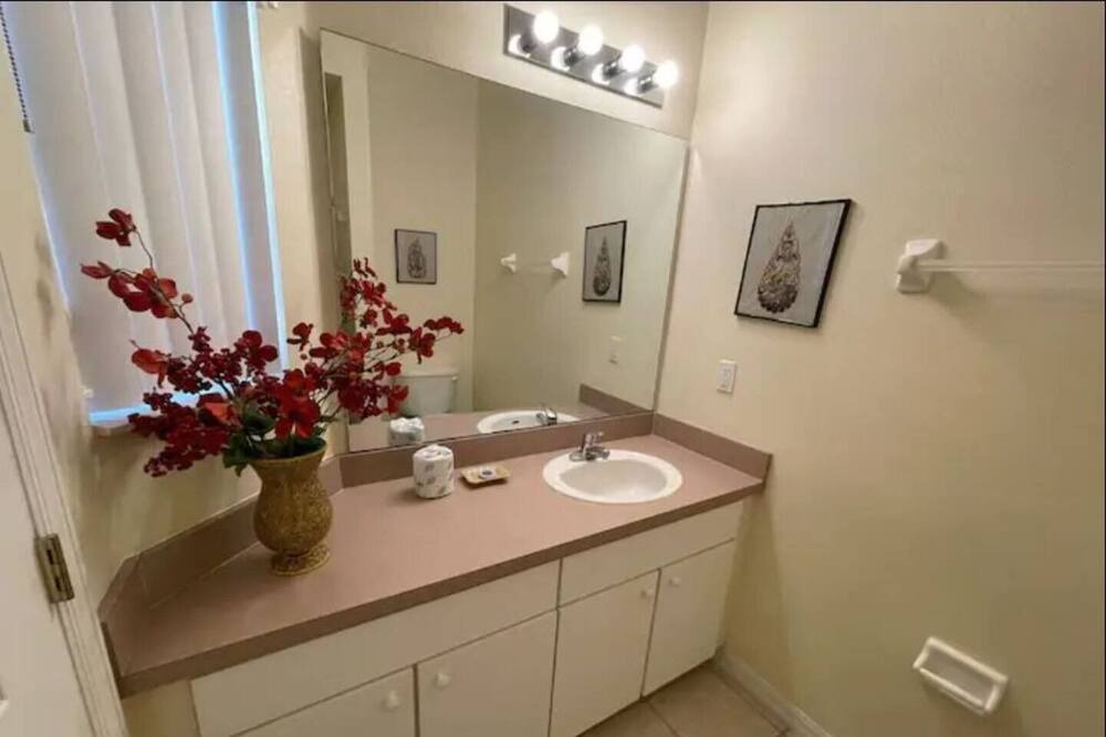 Photo of Bathroom in Lake Berkley