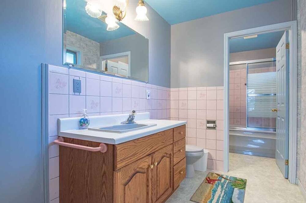 Photo of Bathroom in Cloyne