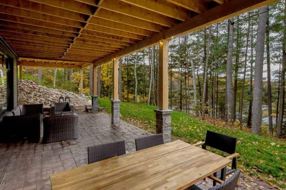 Photo of Patio Balcony in Kinmount