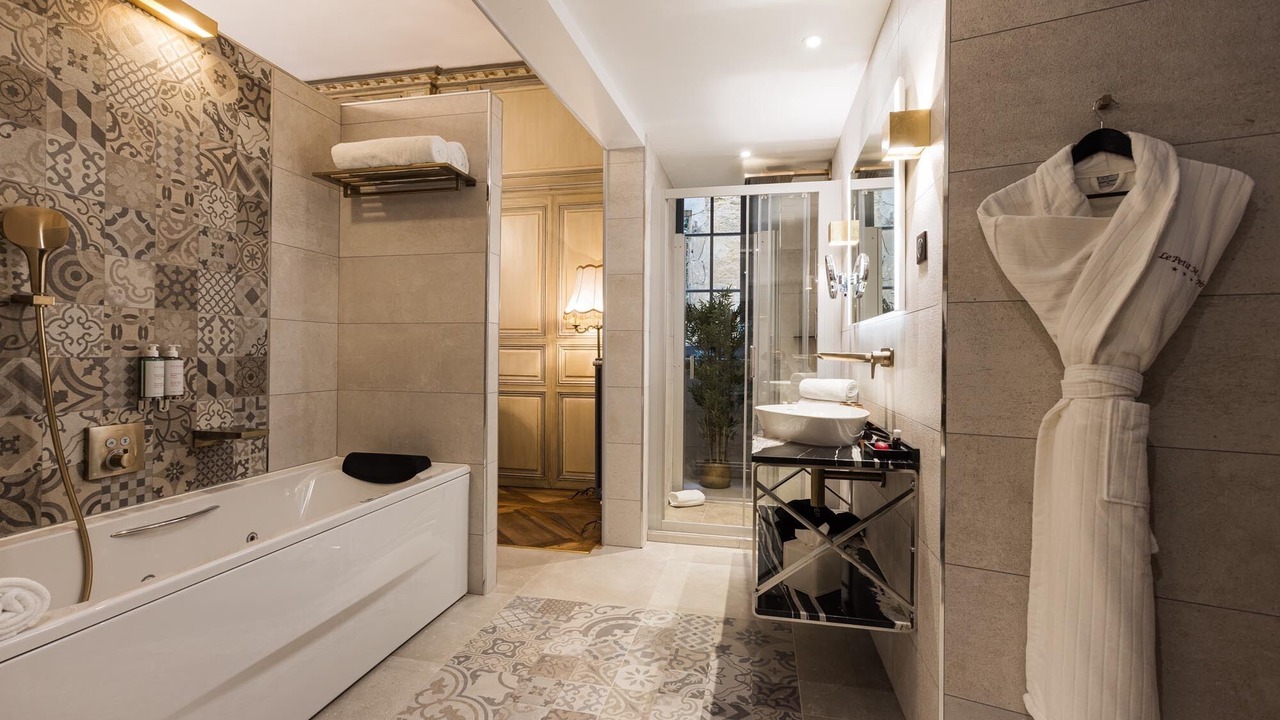 Photo of Bathroom in Sarlat-la-Caneda Historic Center