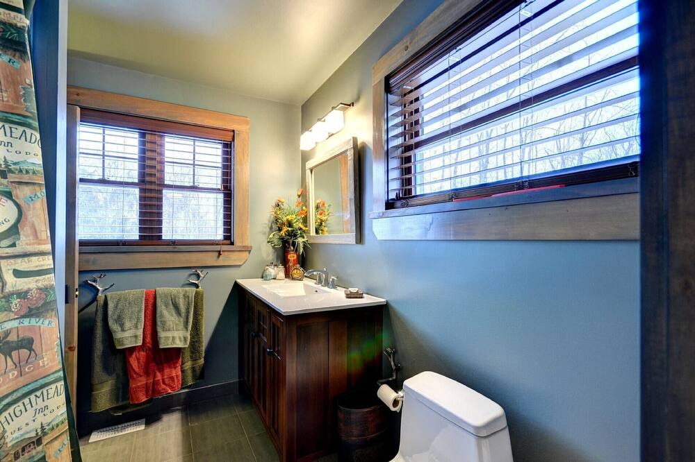Photo of Bathroom in Eagle Lake