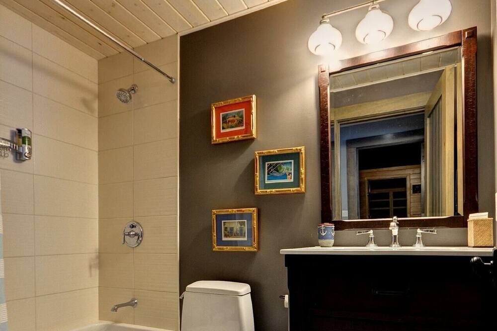 Photo of Bathroom in Eagle Lake