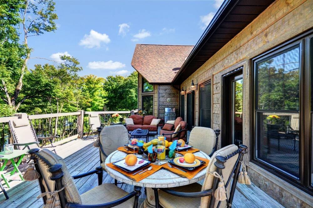 Photo of Patio Balcony in Eagle Lake