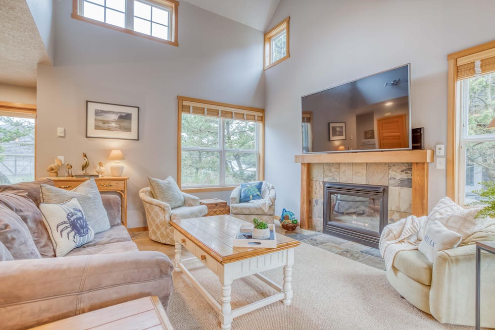 Photo of Livingroom in Kiwanda Shores