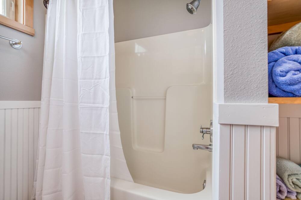 Photo of Bathroom in Kiwanda Shores