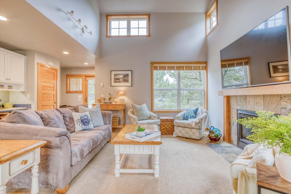 Photo of Livingroom in Kiwanda Shores